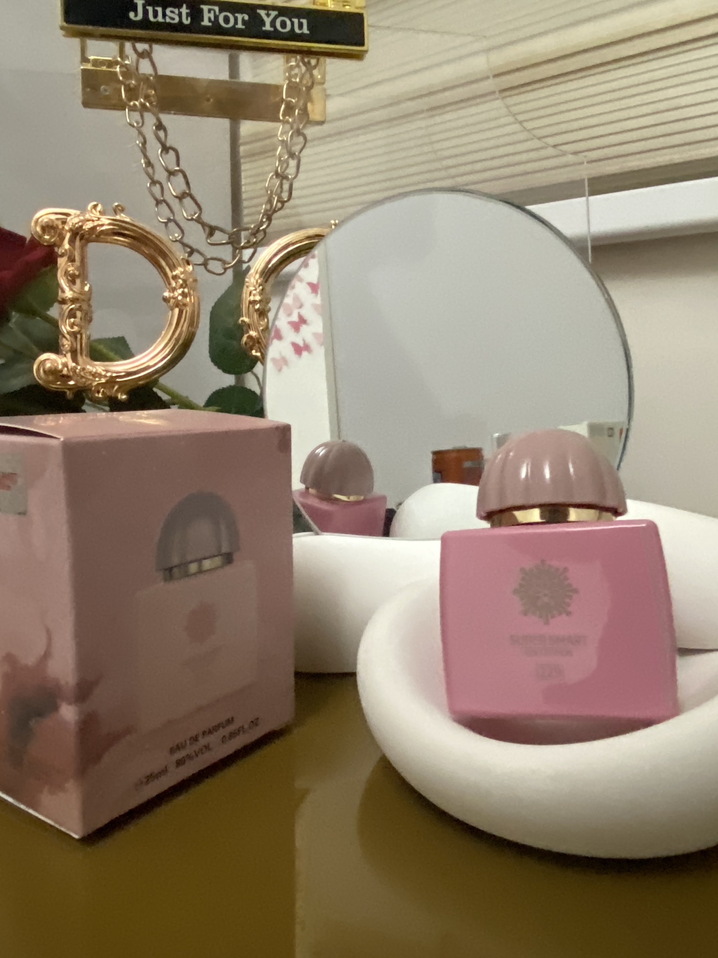 ادکلن زنانه آمواج گایدنس
